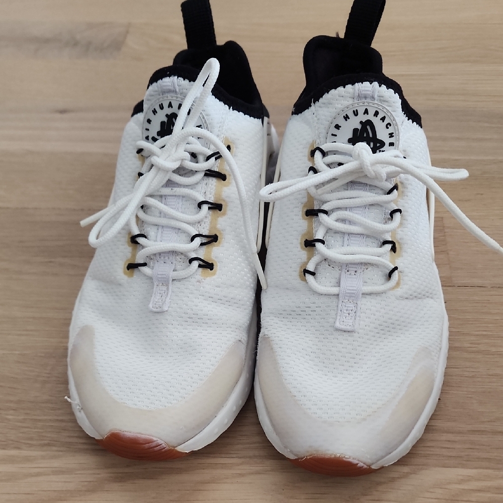 Nike White and Black Women's Sneakers